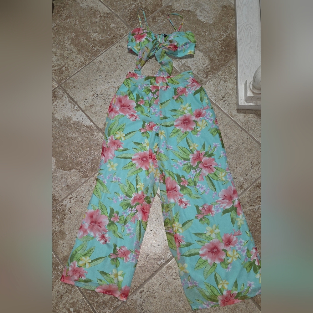 Miss Avenue Tropical Floral 2 Piece Set